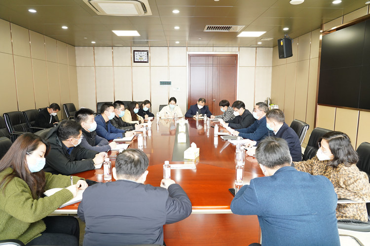 召开春节期间纠治“四风”工作专题部署会_副本1.jpg